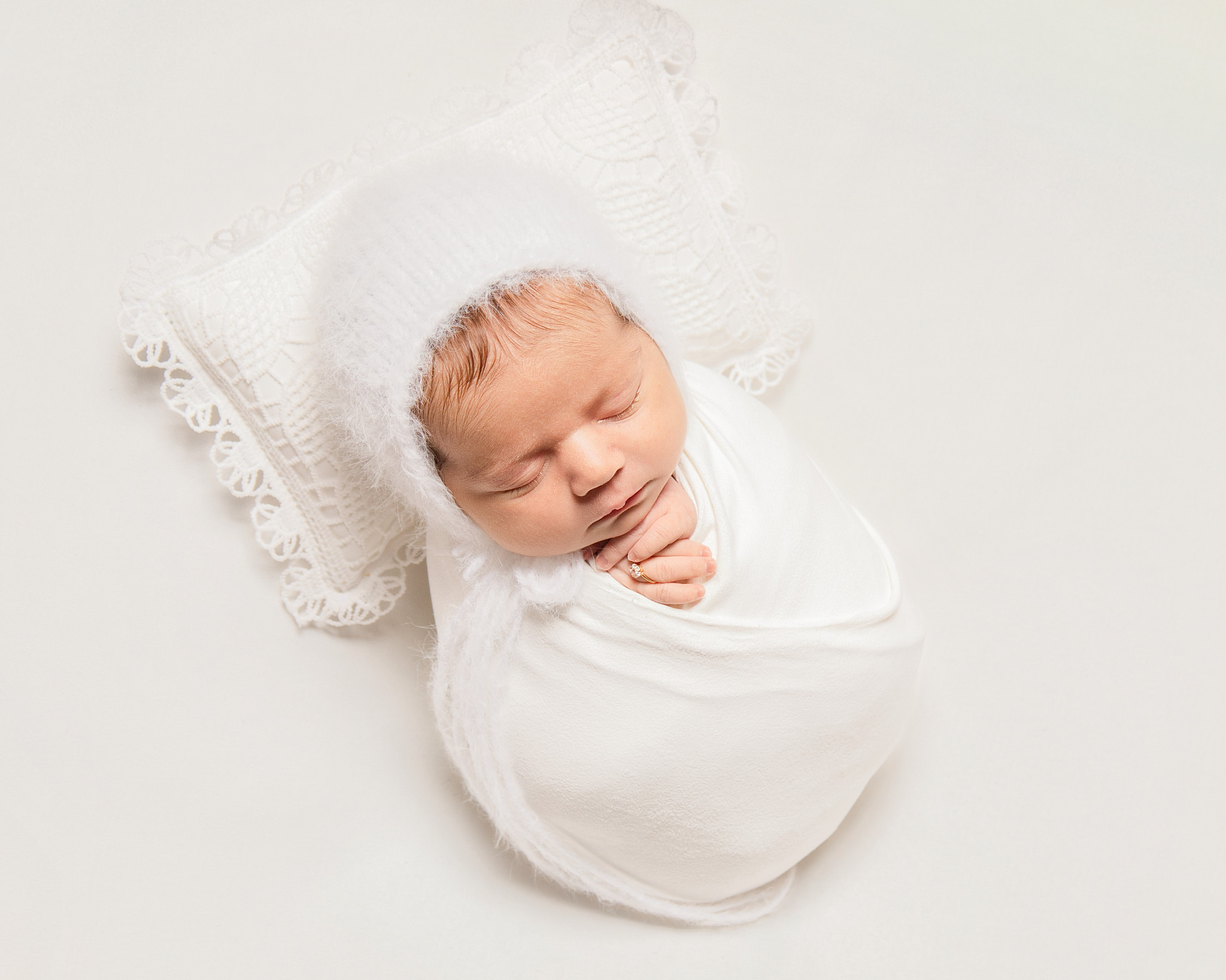 Newborn portrait by Bloomer Photography, gallery image 3