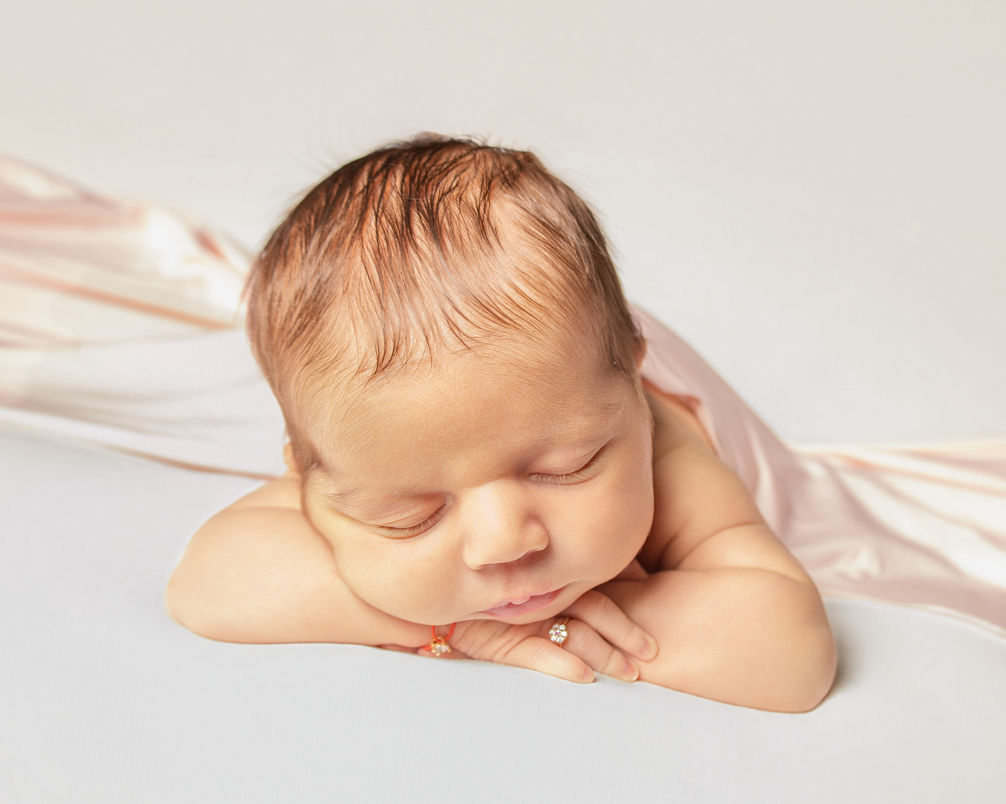 Newborn portrait by Bloomer Photography, gallery image 4